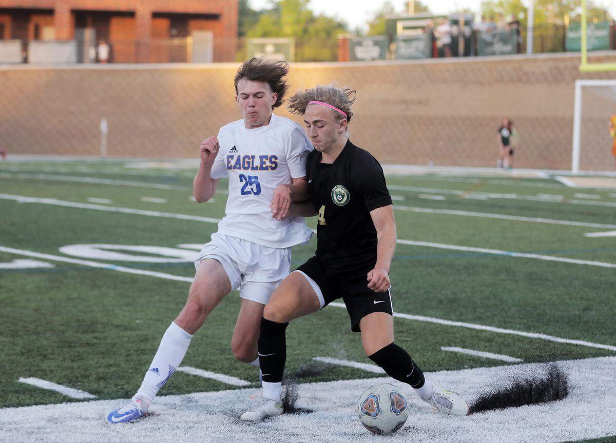 Catawba Ridge’s Kohen Kozel (4) goes on the attack Monday at Catawba Ridge High School. The Copperheads took on the Eastside High School Eagles for the 4A Upper State championship game.