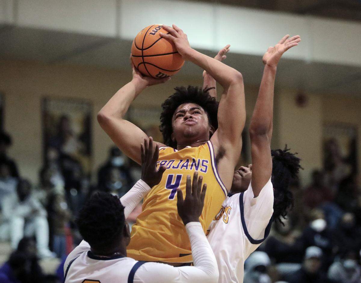 Northwestern’s Jalen Burnett heads to the basket.