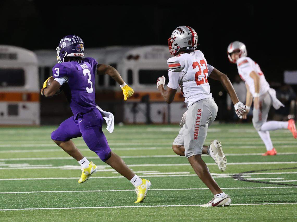 Northwestern's Kameron Vance heads towards the endzone Friday, Sept. 12, 2025, followed by South Pointe's Amari Dogan.
