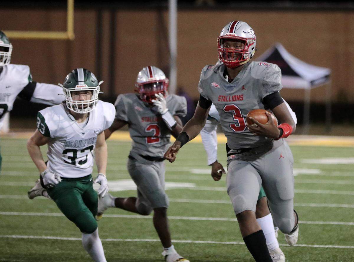 South Pointe’s Zavieon McCrorey carries the ball down the field.