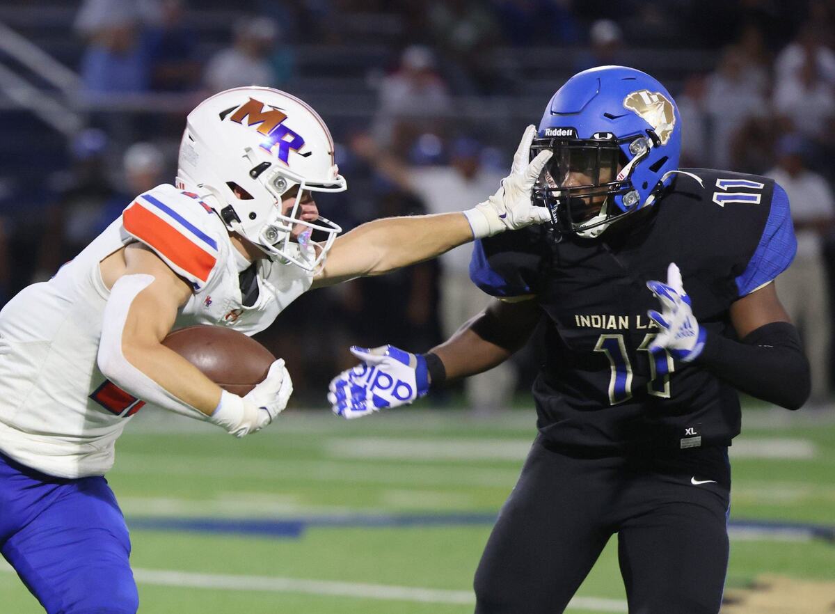 Marvin Ridge’s Hudson Murray, left, blocks Indian Land’s Bailey Carzell as the teams meet in Indian Land.
