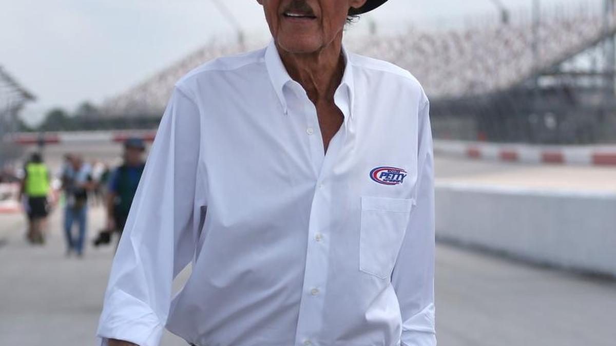 
At a Darlington “throwback,” Richard “The King” Petty joined the weekend’s events. The track was never a gimme for him.






