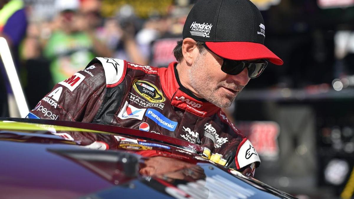 
This is the last road-course race of Jeff Gordon’s last full-time season on the Sprint Cup circuit.
