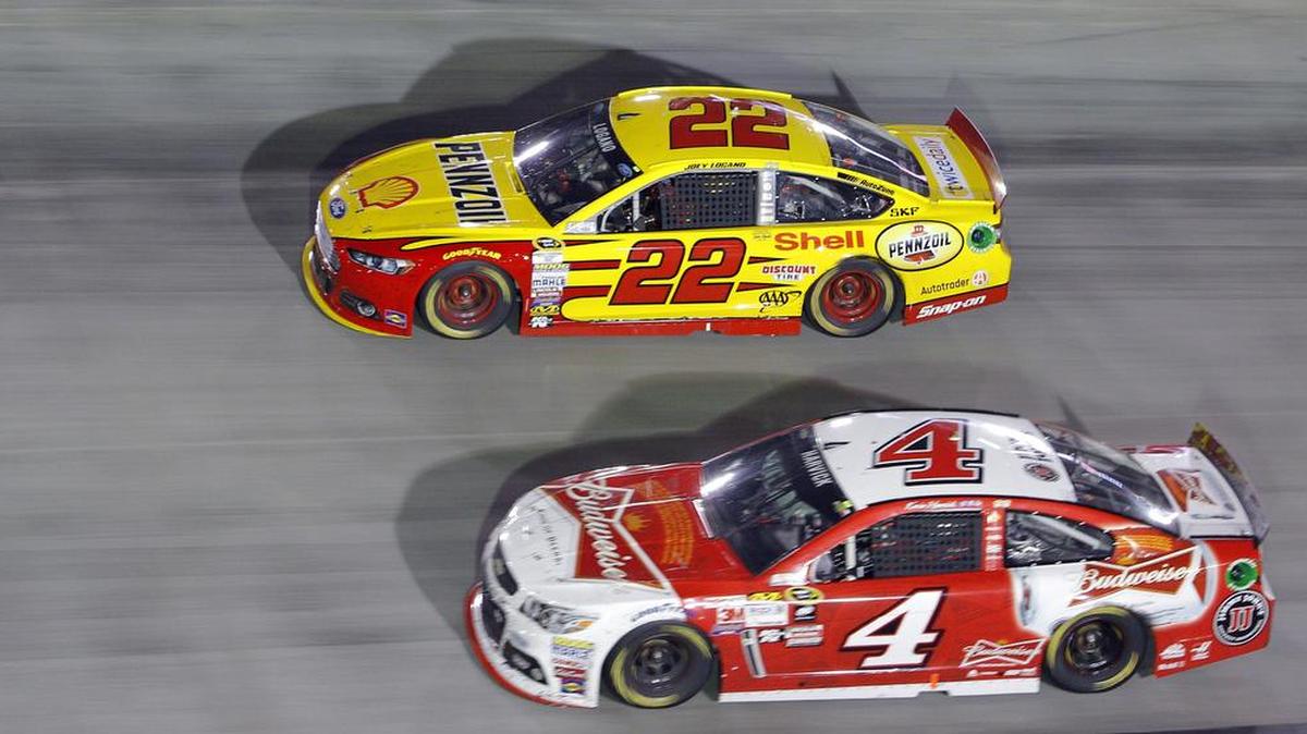 
Joey Logano (22) and Kevin Harvick (4) go into a turn during the NASCAR Sprint Cup Series race Saturday, Aug. 22, 2015, in Bristol, Tenn. Logano won the race and Harvick was second. 

