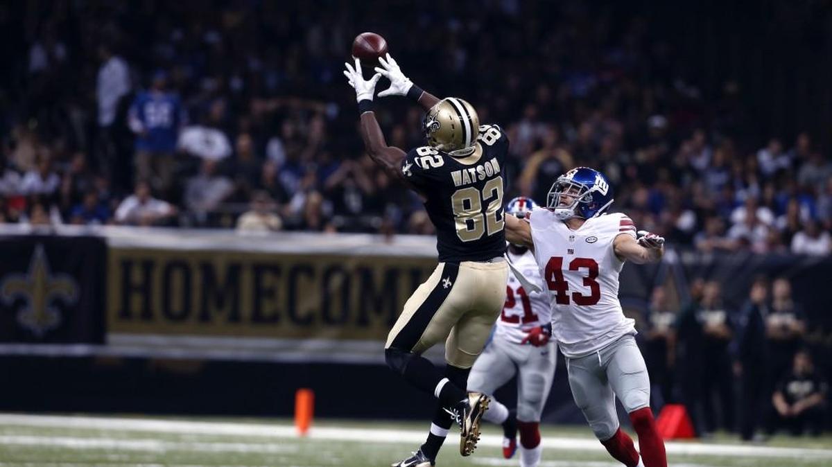 New Orleans Saints tight end Benjamin Watson (82) pulls in a pass in front of New York Giants defensive back Craig Dahl (43) in the first half of an NFL football game in New Orleans, Sunday, Nov. 1, 2015.