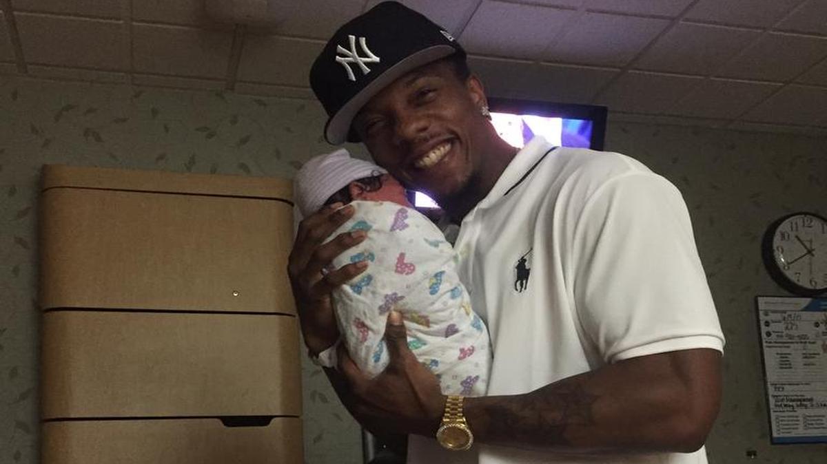 
Carolina Panthers cornerback Chris Houston waited to sign with the team until after the birth of his first child, a daughter named Chris'tiaun, who was born June 9 in Austin, Texas.
