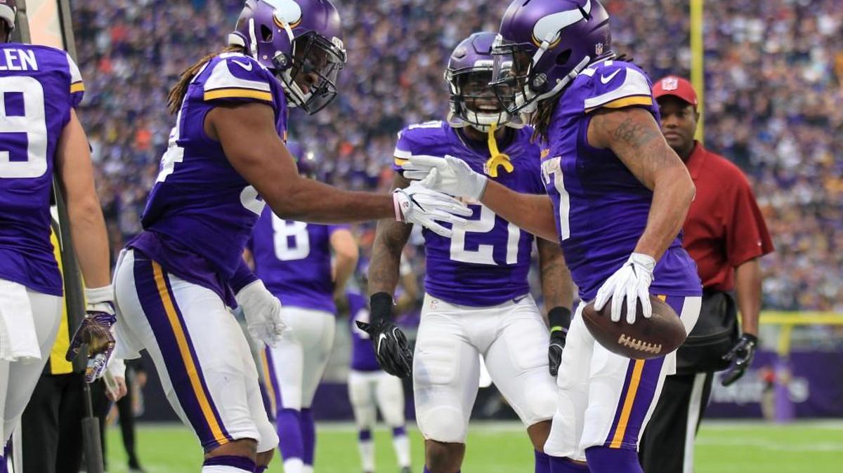 Minnesota Vikings wide receiver Jarius Wright, right, celebrates with teammate Cordarrelle Patterson, left, after catching a 1-yard touchdown pass during the first half of an NFL football game against the Chicago Bears Sunday, Jan. 1, 2017, in Minneapolis.