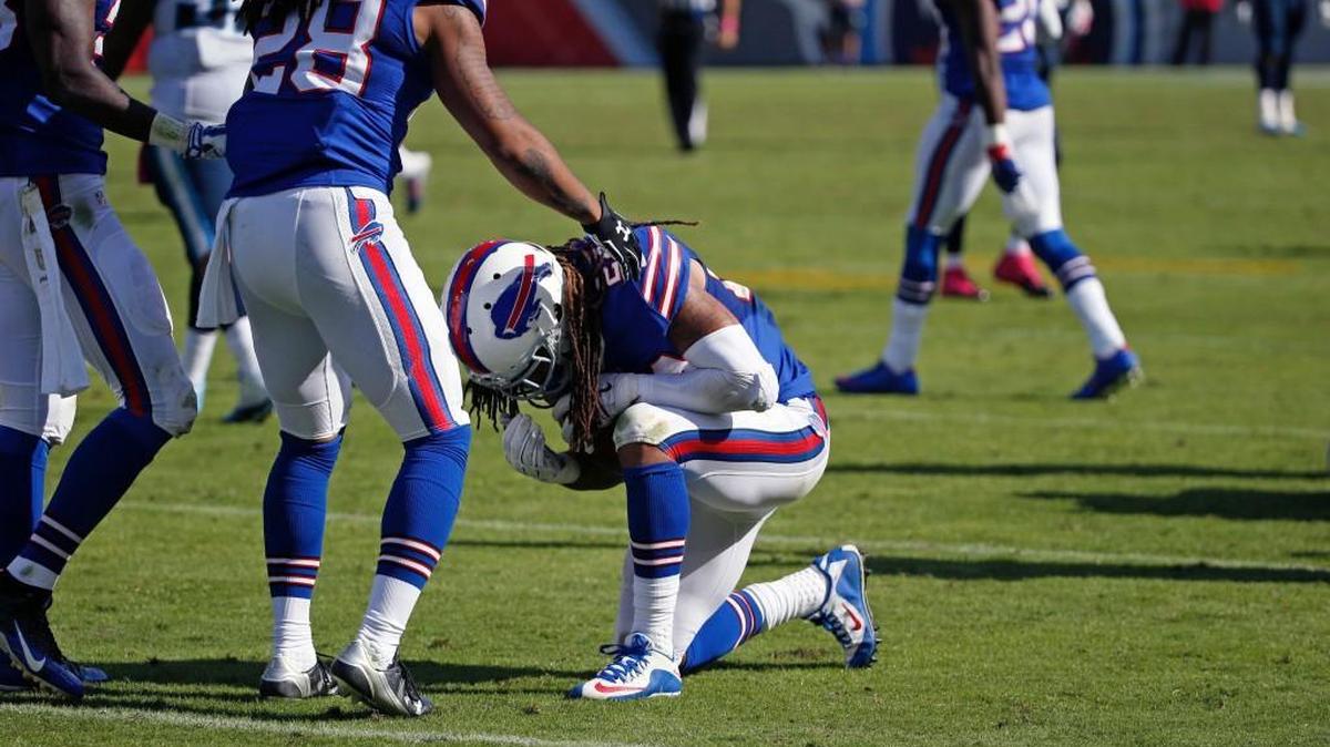 
Buffalo Bills cornerback Stephon Gilmore (24) kneels on the ground in front of cornerback Ronald Darby (28) after intercepting a pass to seal the win in the second half of an NFL football game against the Tennessee Titans, Sunday, Oct. 11, 2015, in Nashville, Tenn. The Bills won 14-13. 
