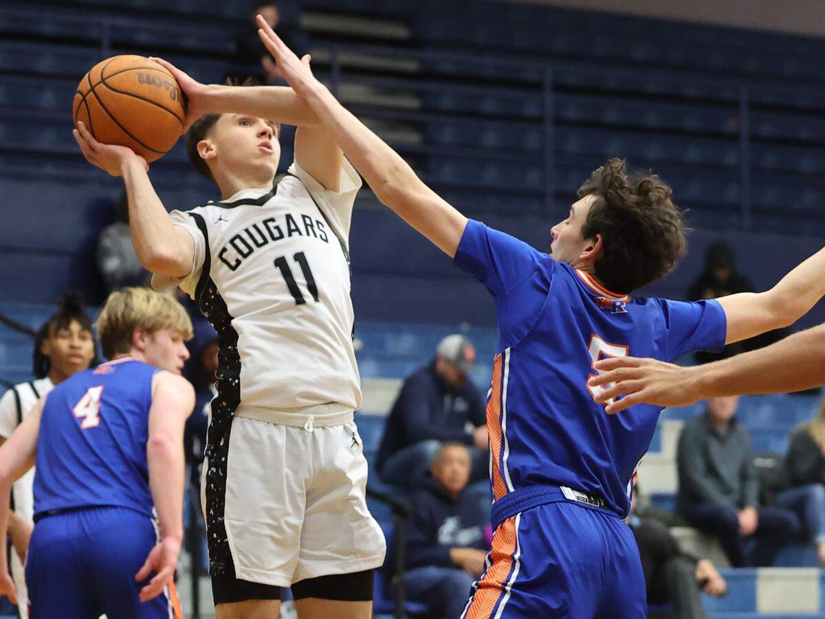 York’s Brenden Lacroix shoots over Marvin Ridge’s Matthew Rivlin Saturday at Showdown at the Border in Clover.