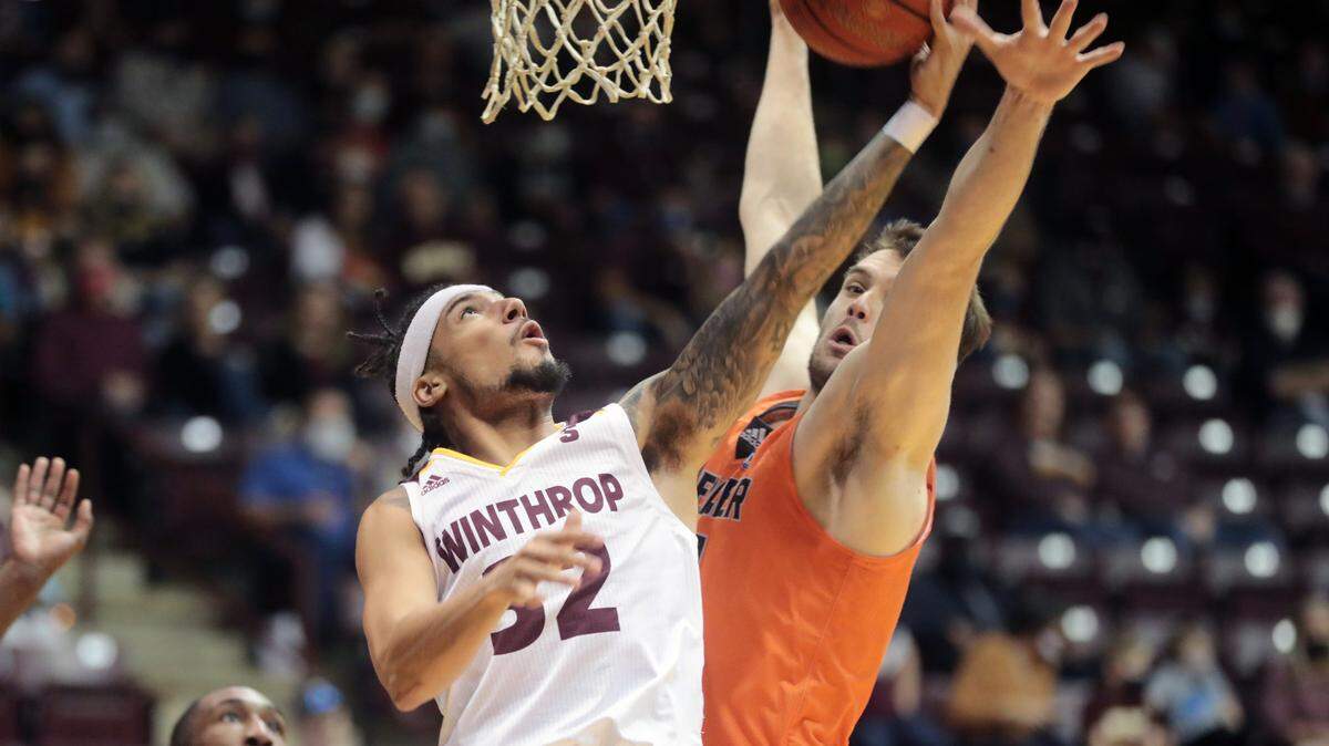 Mercer’s Harrison Drake puts pressure on Winthrop’s Josh Corbin.