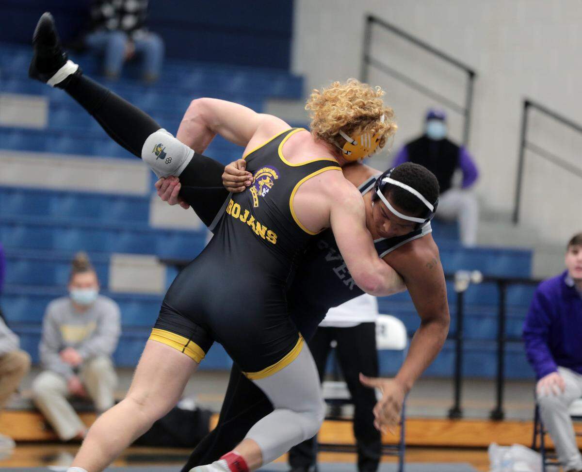 Northwestern’s Isaac McLellan and Clover’s Isaiah Plummer compete in the 220-pound weight class.