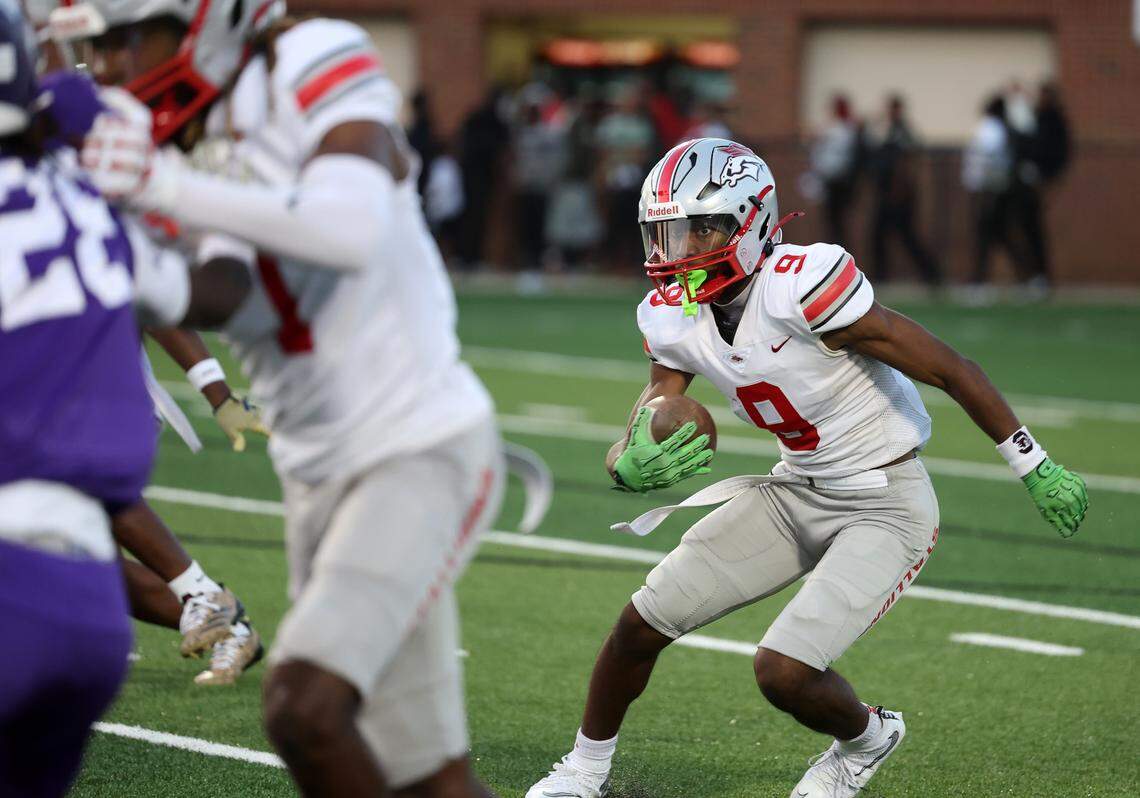 South Pointe's Dailan Duncan carries the ball on Friday, Sept. 12, 2025 as the Stallions take on Northwestern High School in varsity football.