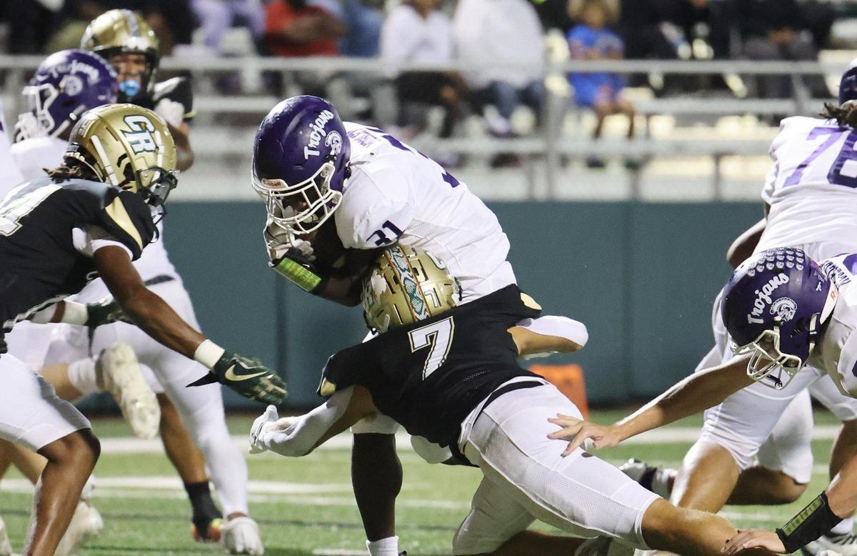 Catawba Ridge’s Nolan Jones tries to stop Northwestern’s Quay Mobley in a 2024 game in Fort Mill. 