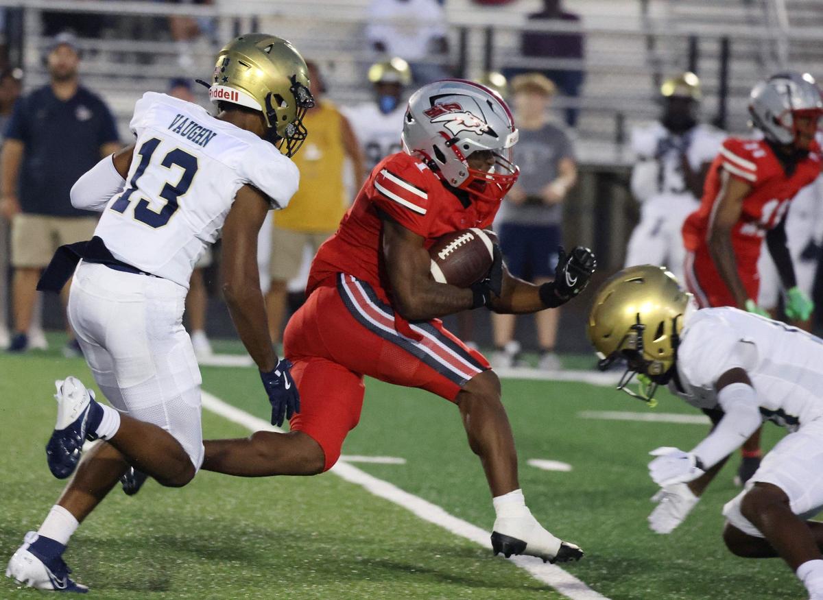 South Pointe’s Mason Hicks carries the ball Friday as the Stallions take on Spartanburg in Rock Hill.
