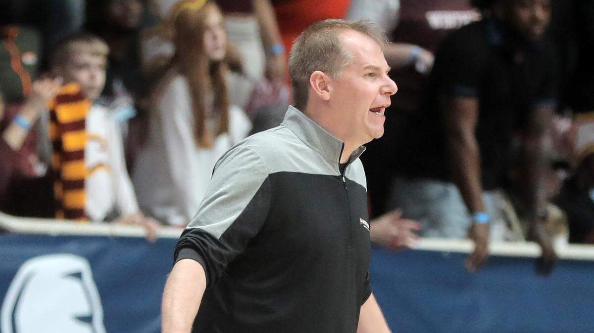 Winthrop men’s basketball coach Mark Prosser yells to his team Sunday at the Big South Championship game.