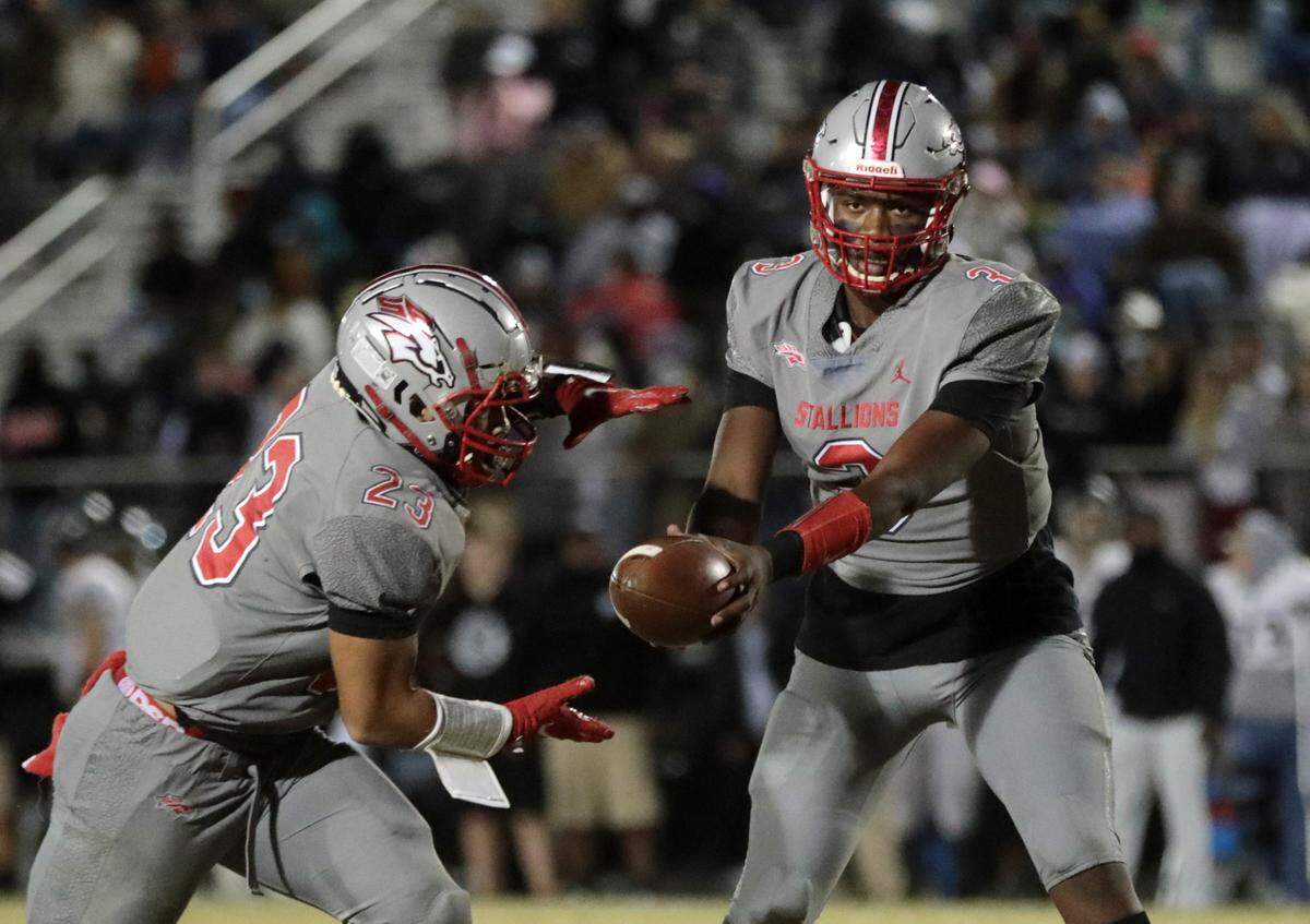 South Pointe’s Zaveion Mccrorey hands the ball to Ja’quan Thompson in South Pointe’s win over York (10/29/2021).