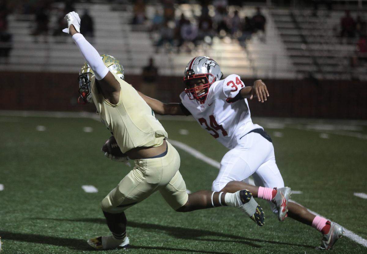 South Pointe’s Evan Ervin puts pressure on Catawba Ridge’s Jacobie Henderson during the first half of the game Friday in Fort Mill.