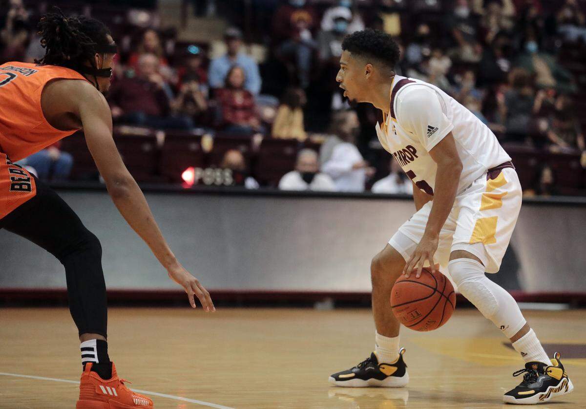 Winthrop’s Patrick Good looks for an opening in front of Mercer’s Jalen Johnson.