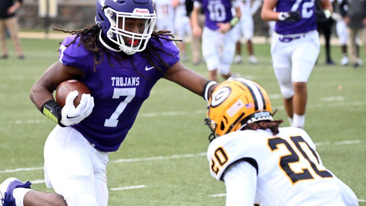 Northwestern’s Elijah Caldwell (7) tries to avoid Greenwood’s Jalance Saxon Saturday in Rock Hill.