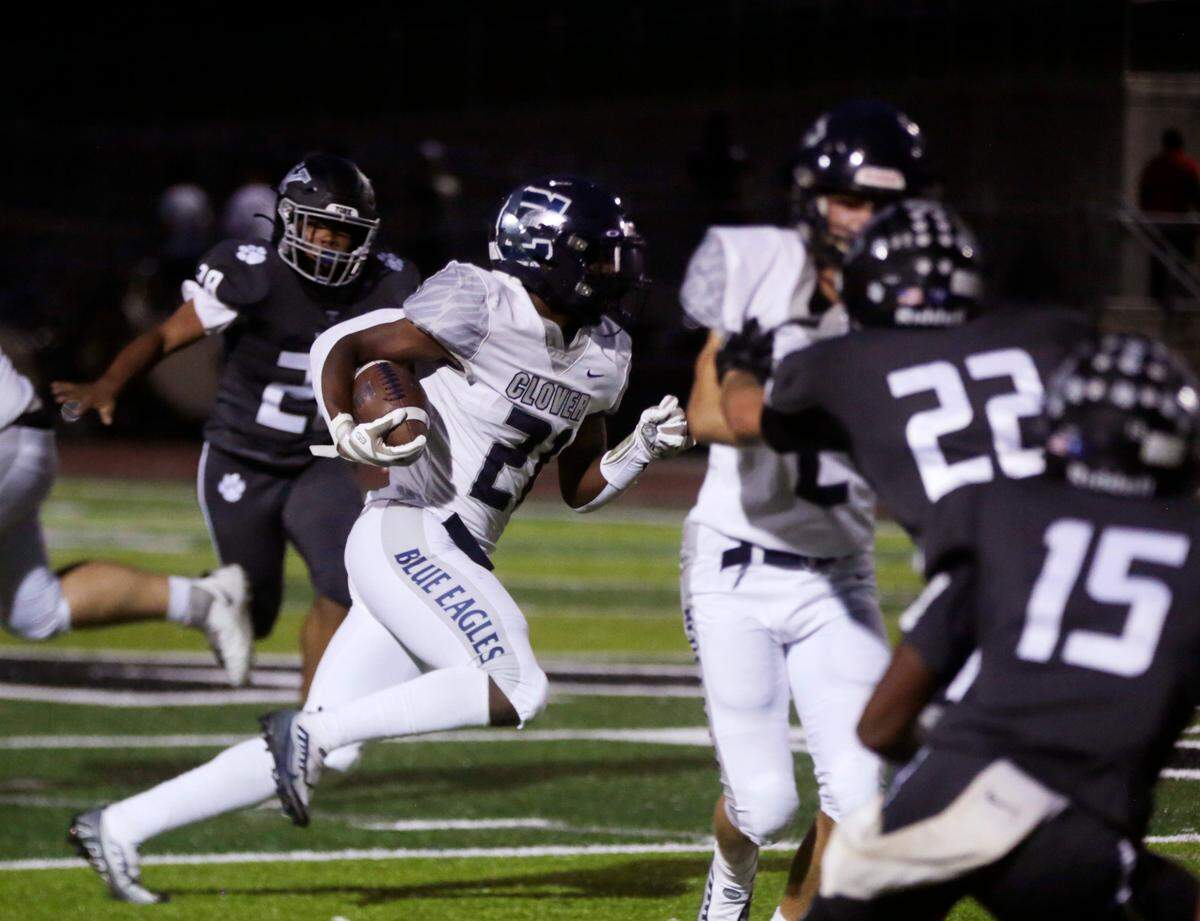 Clover’s Demarco Evans carries the ball Friday, Sept. 9, 2022 at the York Comprehensive and Clover varsity football game in York.