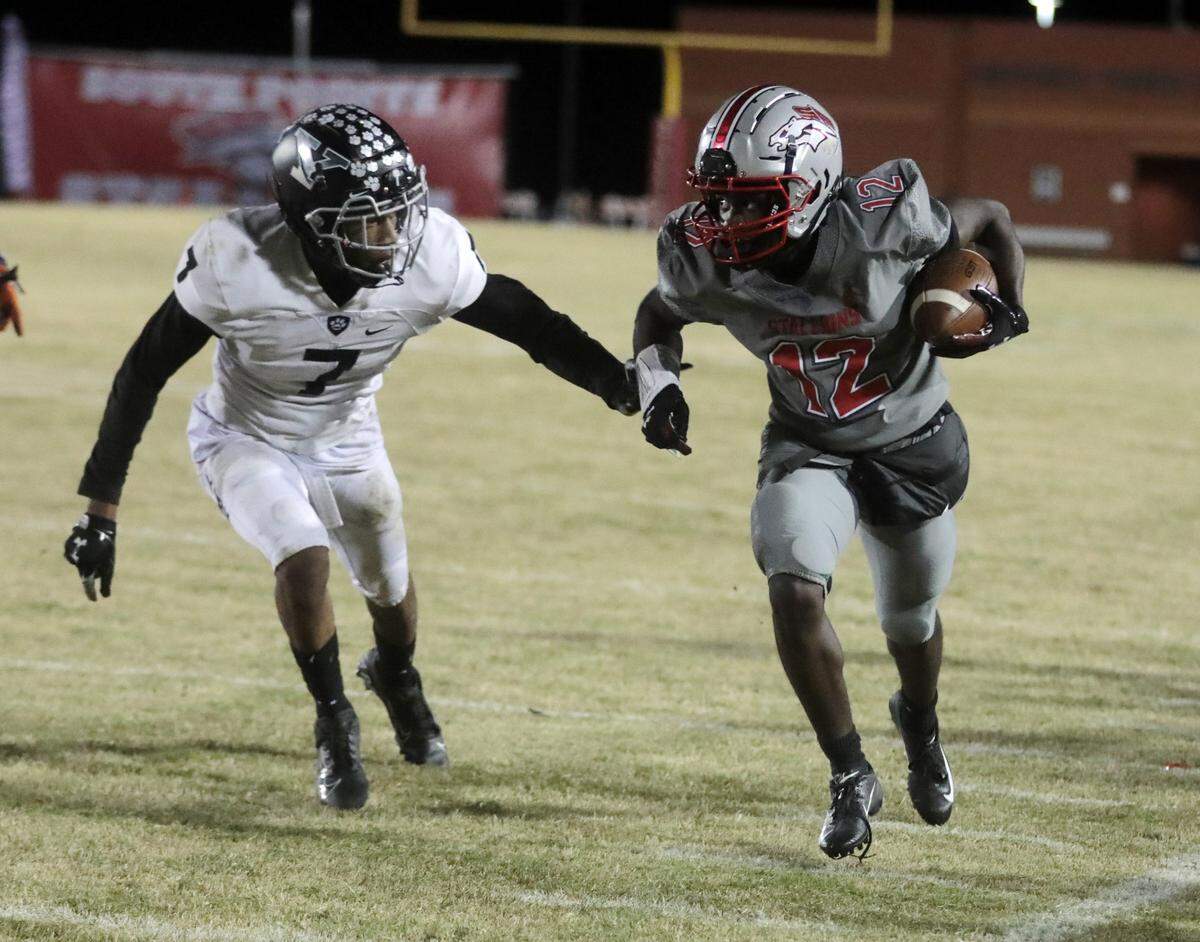 South Pointe’s Demari Kendrick carries the ball against York’s Amarion Huskey-Thompson.