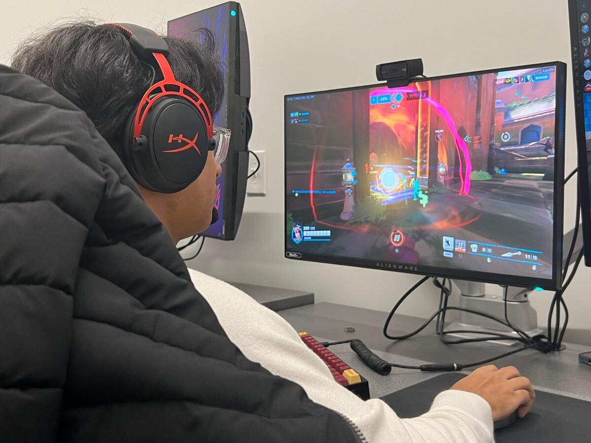 Rupal Zaman, a sophomore business administration major and member of Winthrop esports Overwatch team, gets some practice in.